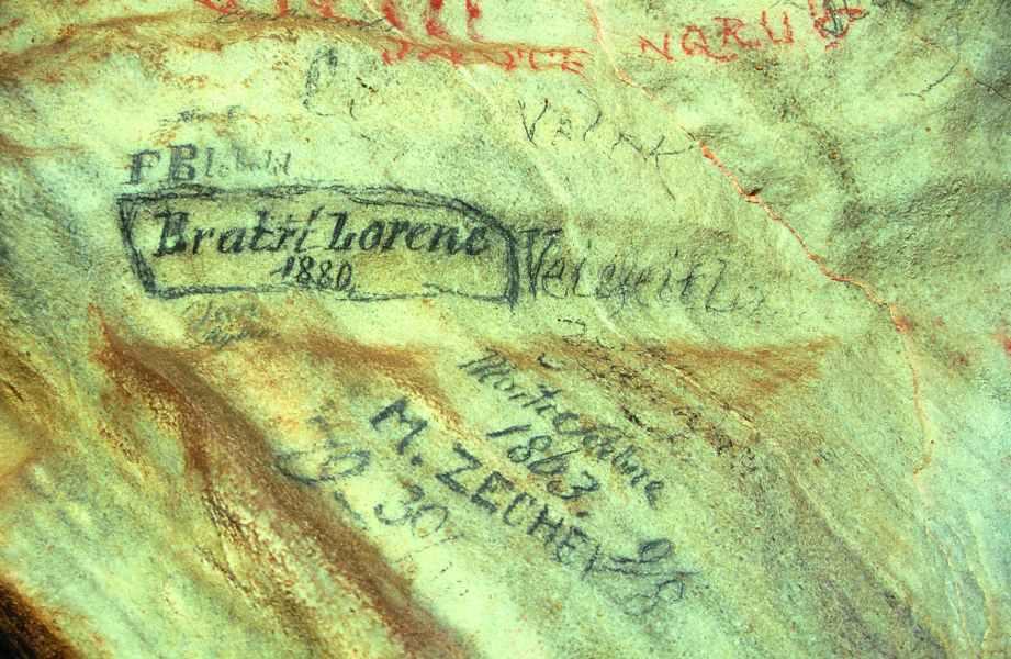 Chýnovská jeskyně - historické nápisy