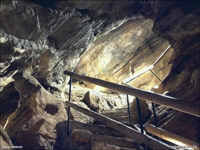 Nepravý východ